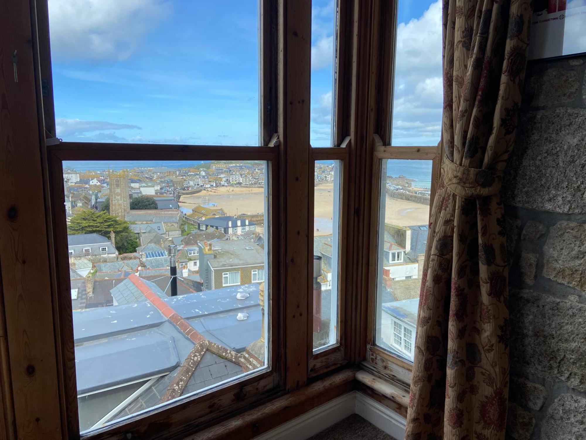 Apartment Huer's Watch: Harbor View With Free Parking *