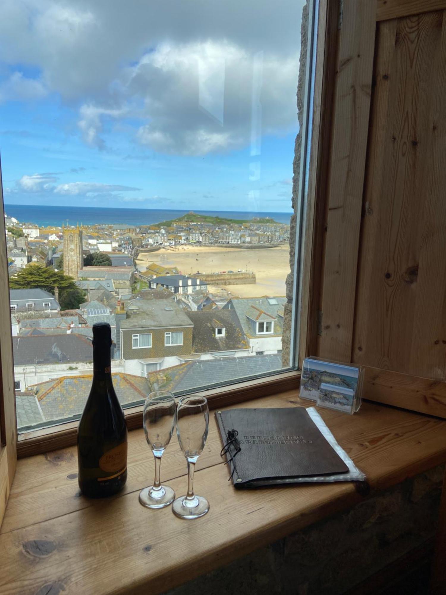 Apartment Huer's Watch: Harbor View With Free Parking