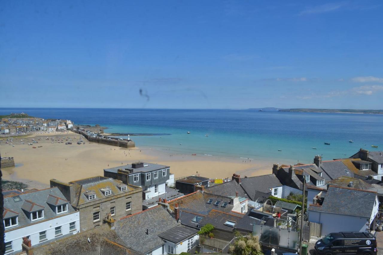 Huer's Watch A Beautifully Presented Private With Far Reaching Views Over Harbour And Bay And Free Onsite Parking For Larger Groups Book Along With Our Connecting Two Sister